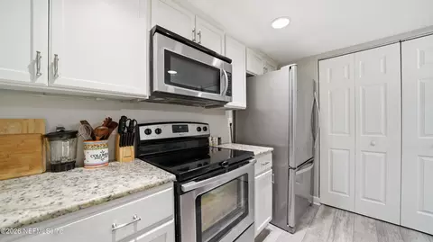 Kitchen - 3904 Windjammer Ln, Saint Augustine, FL 32084 photo 3 of 3