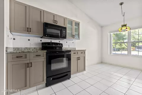 Kitchen - 548 Domenico Cir, Saint Augustine, FL 32086 photo 2 of 3