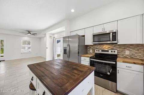 Kitchen - 75125 Edwards Rd, Yulee, FL 32097 photo 2 of 4