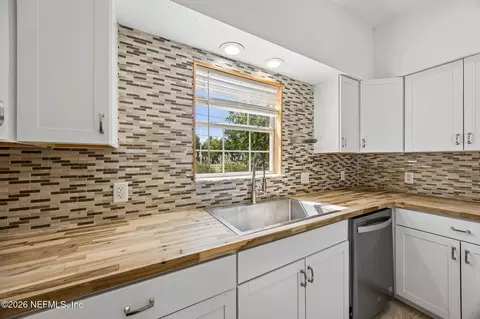 Kitchen - 75125 Edwards Rd, Yulee, FL 32097 photo 3 of 4