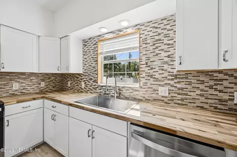 Kitchen - 75125 Edwards Rd, Yulee, FL 32097 photo 4 of 4
