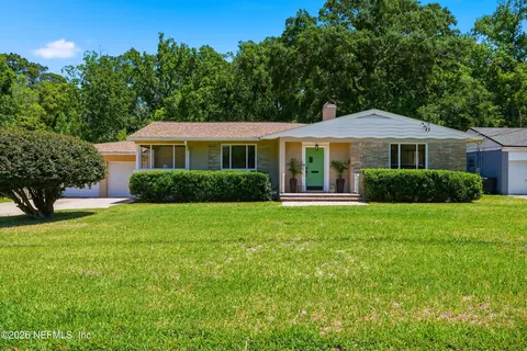 4239 Peachtree Cir E, Jacksonville, FL 32207