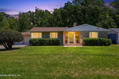 4239 Peachtree Cir E, Jacksonville, FL 32207