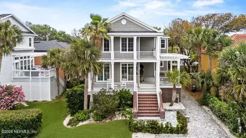 1271 E Coast Dr, Atlantic Beach, FL 32233