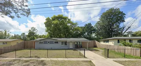 175 Parkwood Dr W, Orange Park, FL 32073