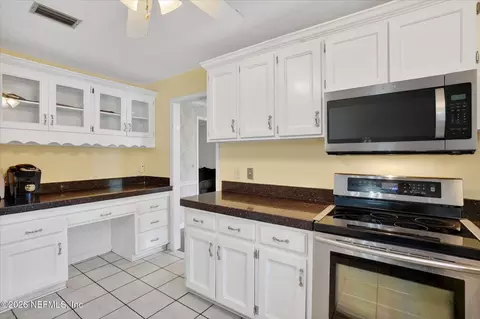 Kitchen - 564 Gulfstream Trl E, Orange Park, FL 32073 photo 2 of 2