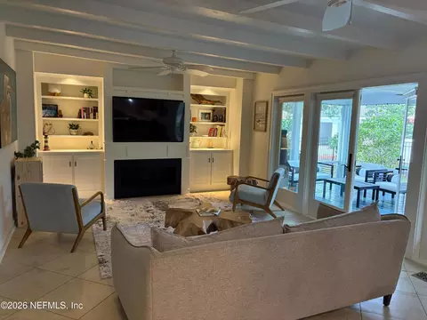 Living - 40 N St Augustine Blvd, Saint Augustine, FL 32080 photo 1 of 2