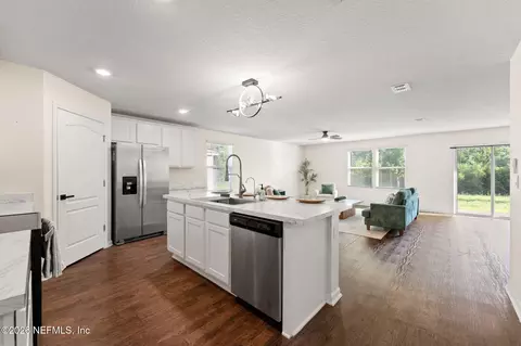 Kitchen - 75471 Bridgewater Dr, Yulee, FL 32097 photo 2 of 2