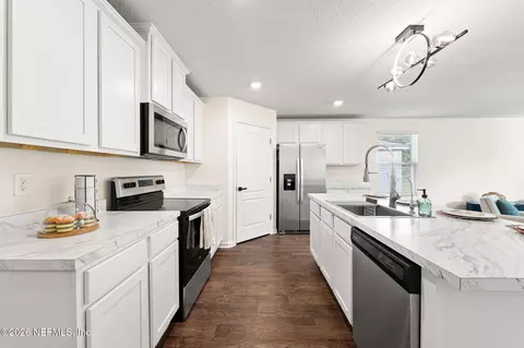 Kitchen - 75471 Bridgewater Dr, Yulee, FL 32097 photo 1 of 2