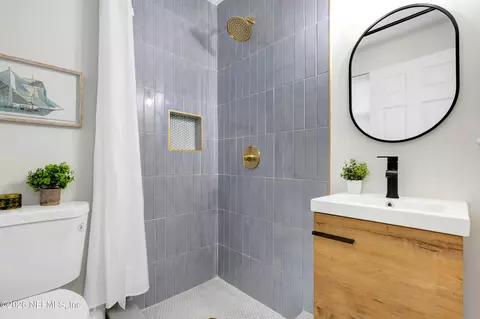 Bath - 158 Blanco St, Saint Augustine, FL 32084 photo 2 of 5