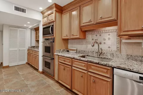 Kitchen - 3324 Harbor Dr, Saint Augustine, FL 32084 photo 9 of 11