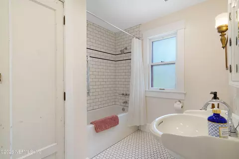 Bath - 16 Locust St, Saint Augustine, FL 32084 photo 5 of 5