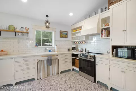 Kitchen - 16 Locust St, Saint Augustine, FL 32084 photo 1 of 8