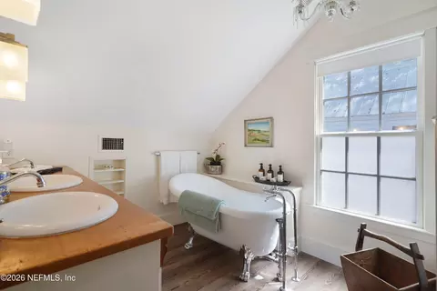 Bath - 16 Locust St, Saint Augustine, FL 32084 photo 1 of 5