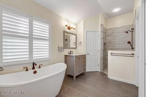 Bath - 813 W American Eagle Dr, Saint Augustine, FL 32092 photo 2 of 5