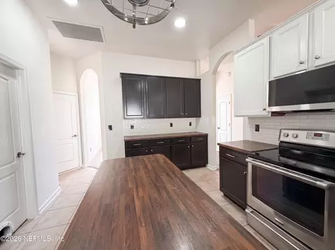Kitchen - 45168 Ingleham Cir, Callahan, FL 32011 photo 3 of 3