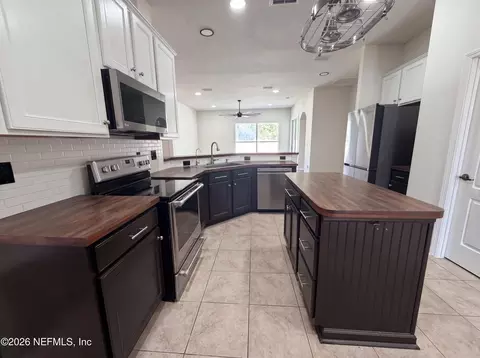 Kitchen - 45168 Ingleham Cir, Callahan, FL 32011 photo 1 of 3