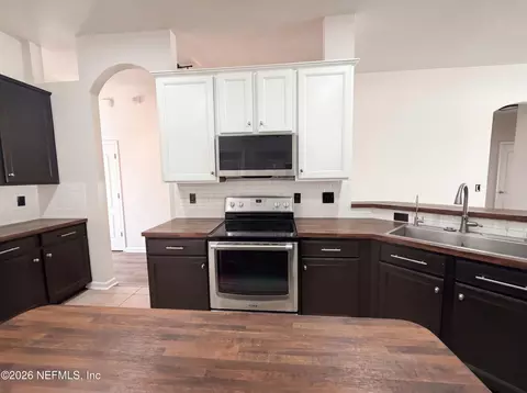 Kitchen - 45168 Ingleham Cir, Callahan, FL 32011 photo 2 of 3