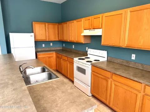 Kitchen - 76236 Long Pond Loop, Yulee, FL 32097 photo 2 of 3