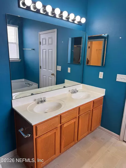 Bath - 76236 Long Pond Loop, Yulee, FL 32097 photo 2 of 4