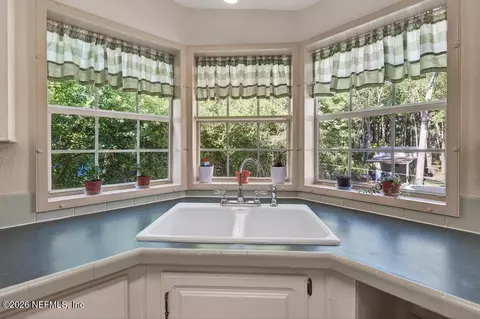 Kitchen - 86112 Lofton Ct, Yulee, FL 32097 photo 6 of 9