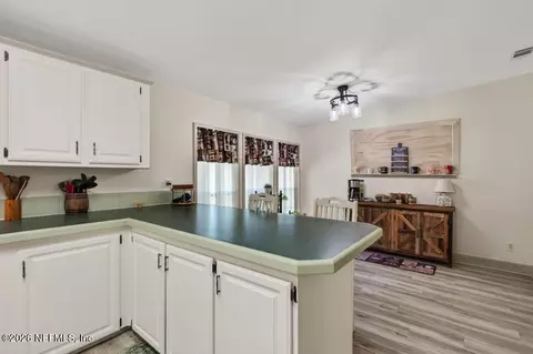 Dining - 86112 Lofton Ct, Yulee, FL 32097 photo 5 of 6