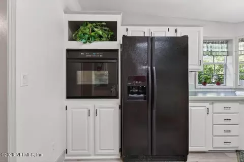 Kitchen - 86112 Lofton Ct, Yulee, FL 32097 photo 9 of 9