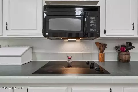 Kitchen - 86112 Lofton Ct, Yulee, FL 32097 photo 5 of 9
