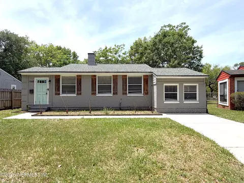 1052 Willis Dr, Jacksonville, FL 32205