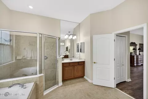 Bath - 611 Battersea Dr, Saint Augustine, FL 32095 photo 2 of 3