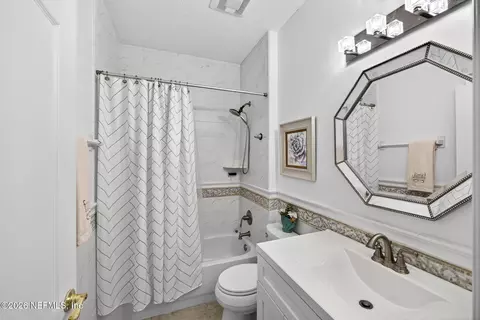 Bath - 611 Battersea Dr, Saint Augustine, FL 32095 photo 3 of 3