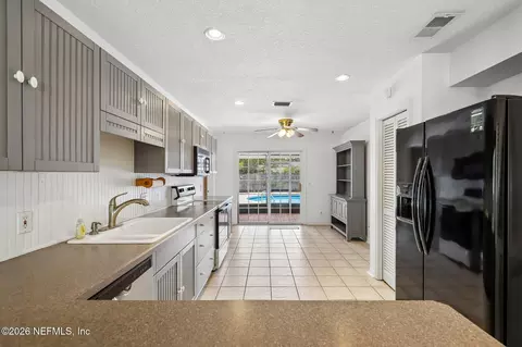 Kitchen - 332 Dillon Dr, Orange Park, FL 32073 photo 2 of 4