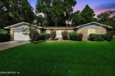 1950 Holly Oaks Ravine Dr, Jacksonville, FL 32225
