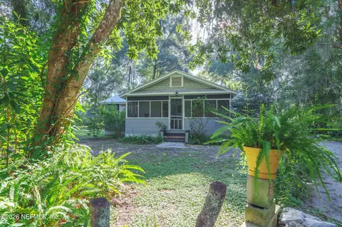 210 Pine Ave, Pomona Park, FL 32181