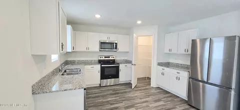Kitchen - 570 Independence Dr, Macclenny, FL 32063 photo 2 of 2