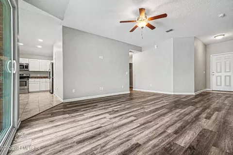 Living - 87043 Chesapeake Ave, Yulee, FL 32097 photo 2 of 2