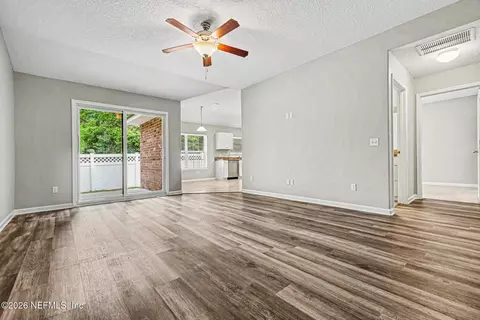 Living - 87043 Chesapeake Ave, Yulee, FL 32097 photo 1 of 2