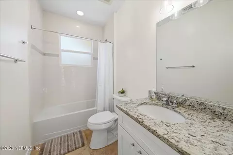 Bath - 27 Oak St, Saint Augustine, FL 32084 photo 2 of 3