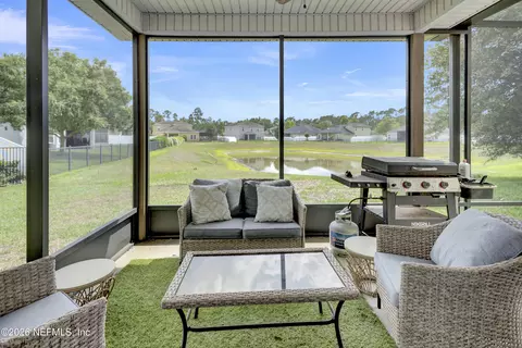 Exterior - 4055 Blackbird Ln, Middleburg, FL 32068 photo 3 of 5