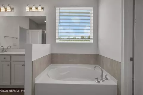 Bath - 565 Farmfield Dr, Saint Augustine, FL 32092 photo 3 of 5
