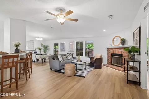 138 Thomas Ave, Jacksonville, FL 32218