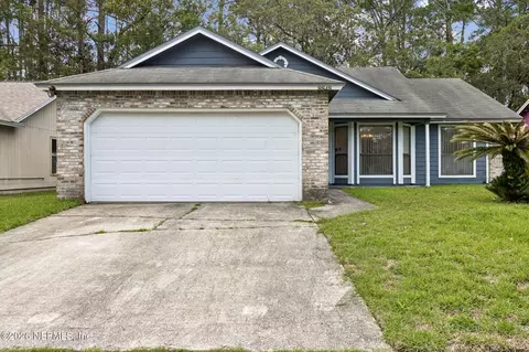 8848 Victoria Landing Dr W, Jacksonville, FL 32208