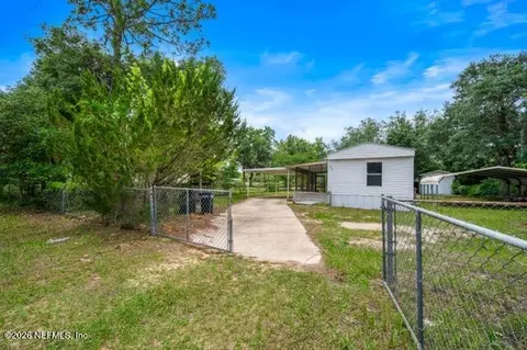 207 Milton Ave, Interlachen, FL 32148 photo 3