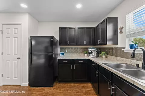 Kitchen - 6178 Daylilly Rd, Macclenny, FL 32063 photo 4 of 4