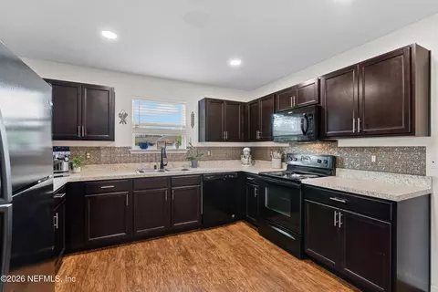 Kitchen - 6178 Daylilly Rd, Macclenny, FL 32063 photo 3 of 4