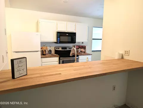 Kitchen - 116 Biscayne Dr, Florahome, FL 32140 photo 2 of 5