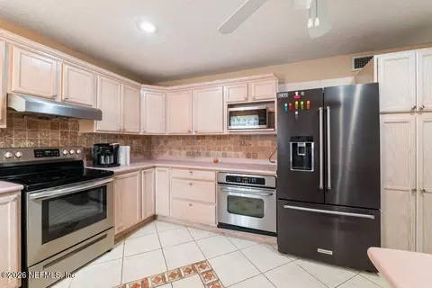 Kitchen - 17 Rollins Ave, Saint Augustine, FL 32084 photo 2 of 4