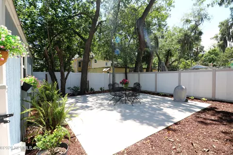 Exterior - 11 Davis St, Saint Augustine, FL 32084 photo 5 of 13