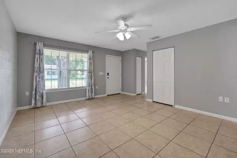 Living - 980 N Volusia St, Saint Augustine, FL 32084 photo 2 of 4