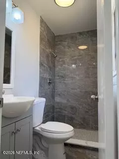 Bath - 10948 Java Dr, Jacksonville, FL 32246 photo 1 of 4